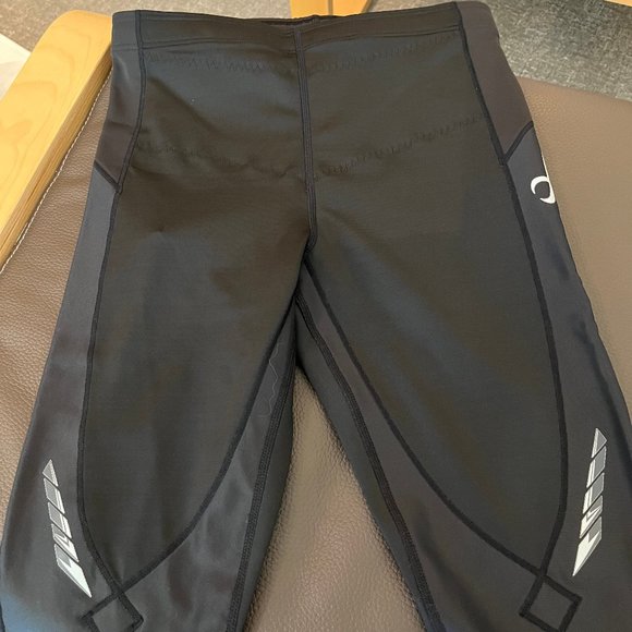 CW-X Women's Compression Running Capris - Picture 2 of 2